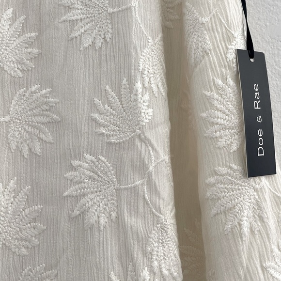 NWT Doe & Rae Patterned Tank with Criss Cross Back, Off White Sz M - Picture 2 of 8